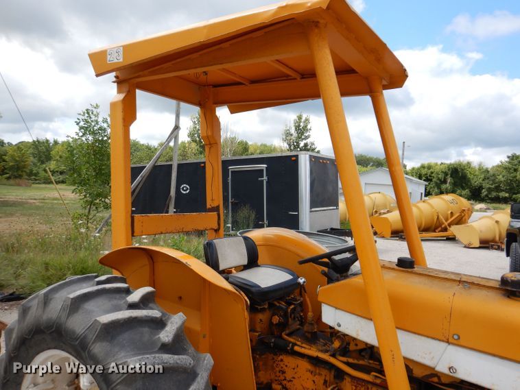 image for item KP9389 International 424  tractor