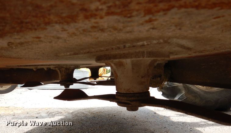 image for item KP9389 International 424  tractor