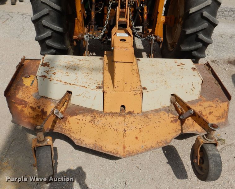 image for item KP9389 International 424  tractor