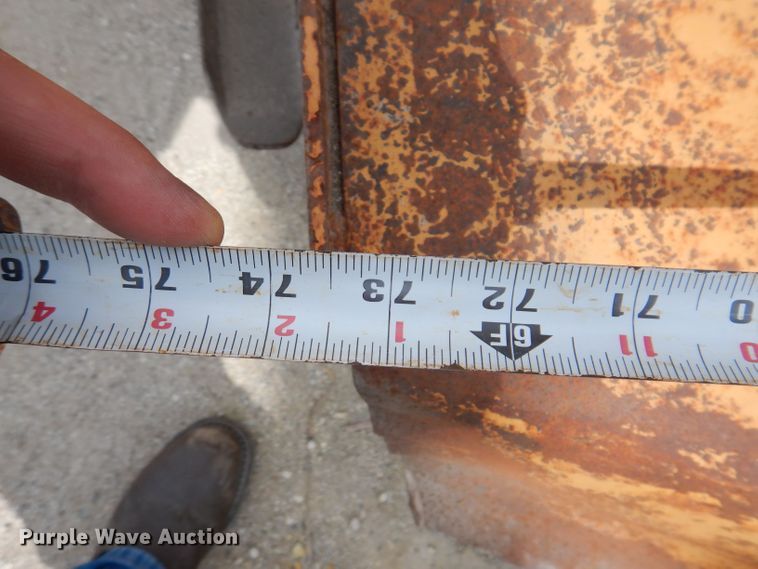 image for item KP9389 International 424  tractor