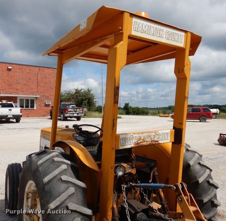 image for item KP9389 International 424  tractor