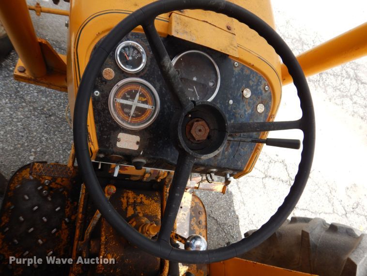 image for item KP9389 International 424  tractor