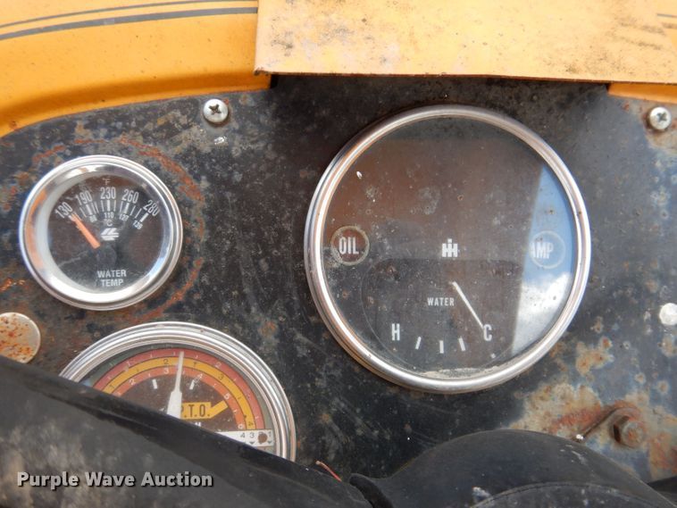 image for item KP9389 International 424  tractor