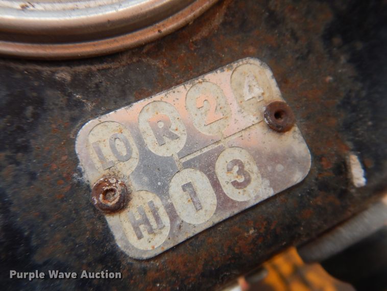 image for item KP9389 International 424  tractor