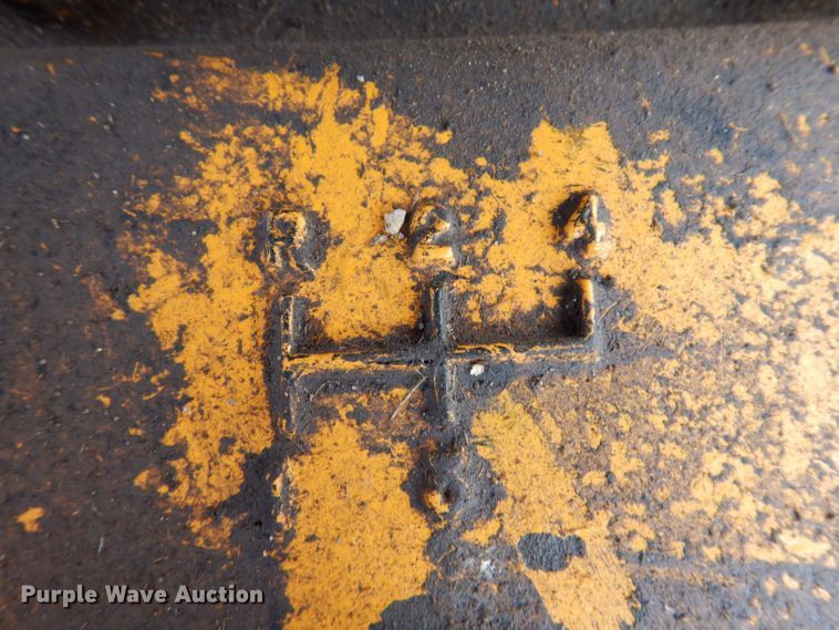 image for item KP9389 International 424  tractor