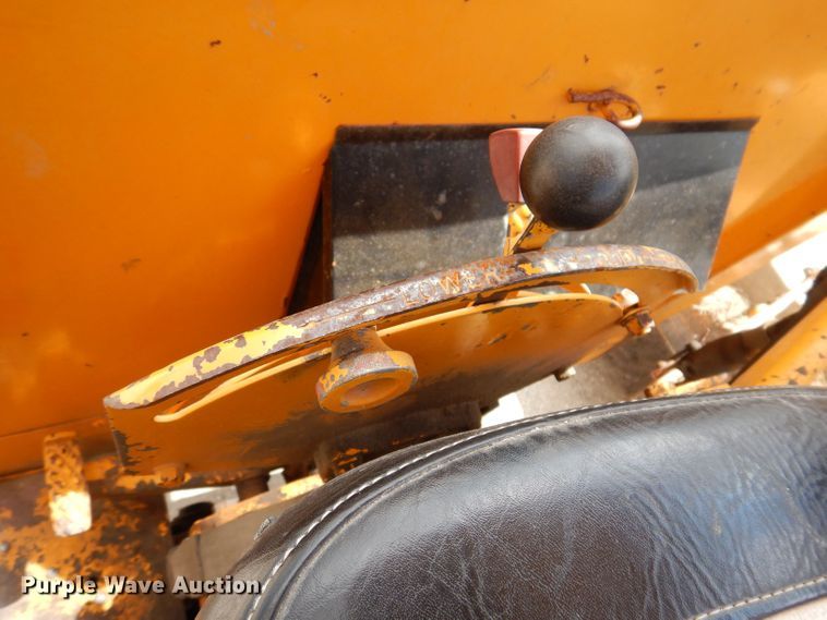 image for item KP9389 International 424  tractor