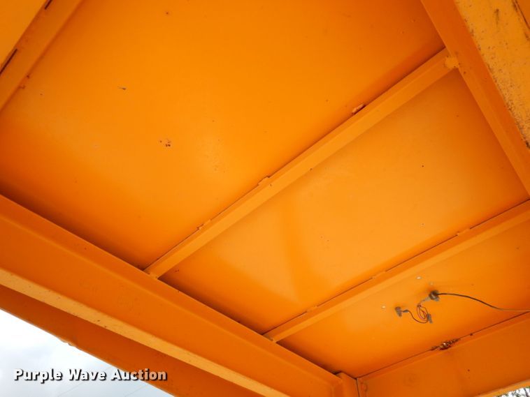 image for item KP9389 International 424  tractor