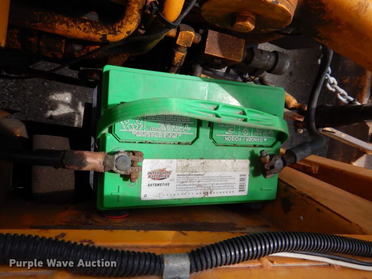 image for item KP9389 International 424  tractor