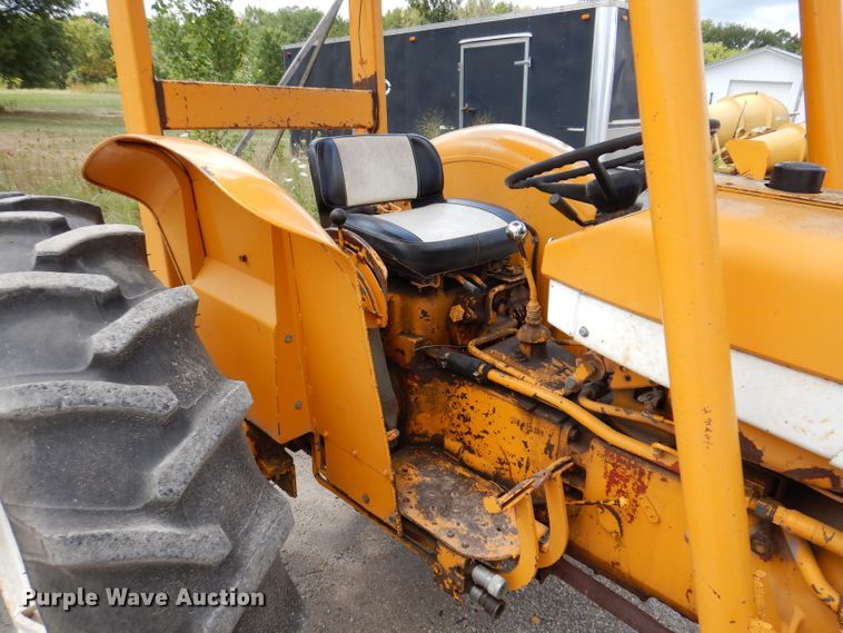 image for item KP9389 International 424  tractor