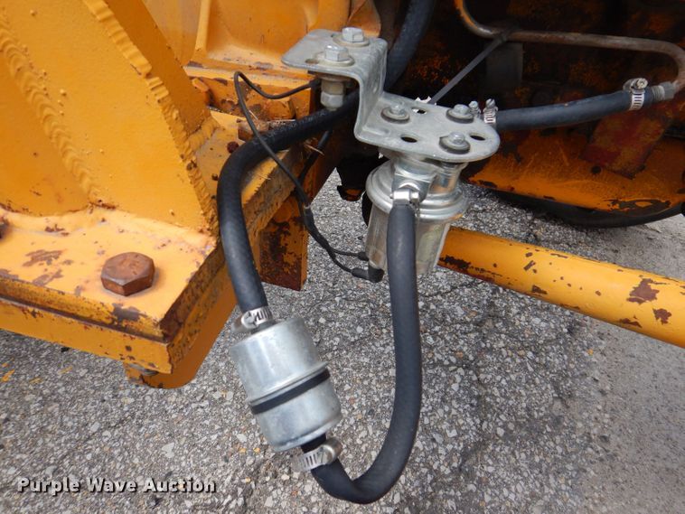 image for item KP9389 International 424  tractor