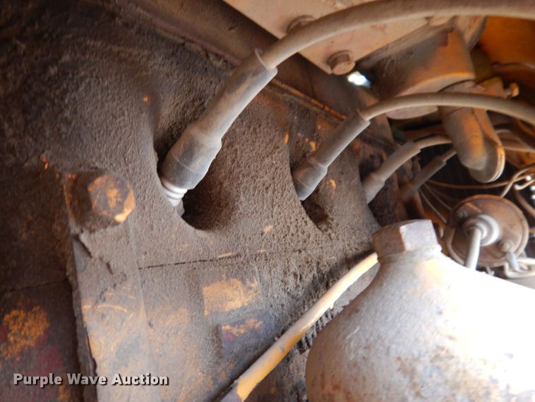 image for item KP9389 International 424  tractor