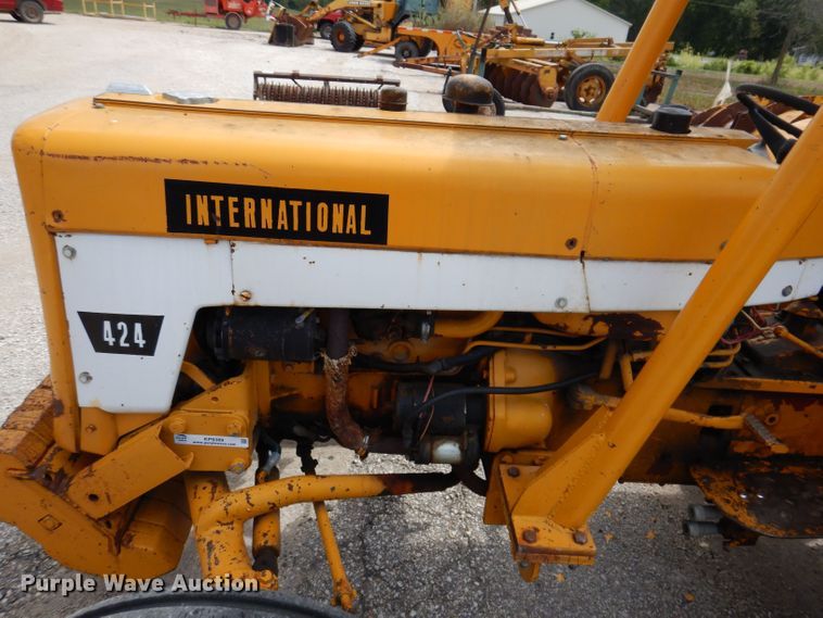 image for item KP9389 International 424  tractor