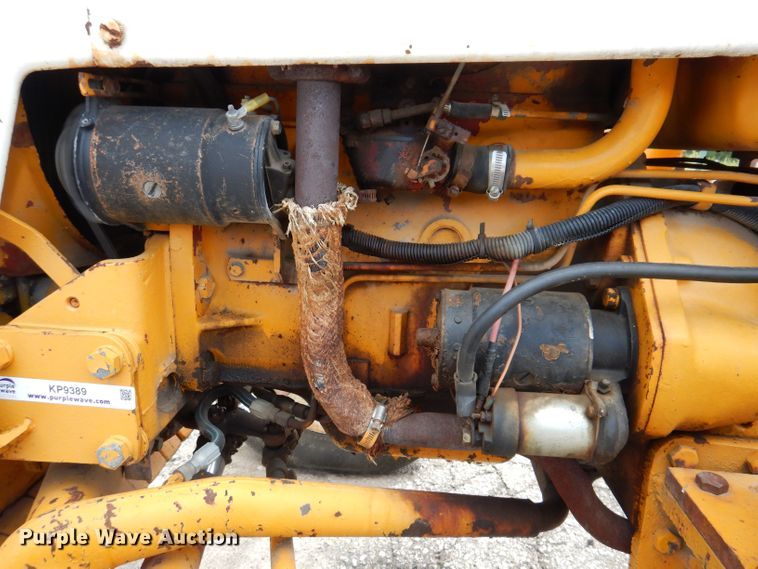 image for item KP9389 International 424  tractor