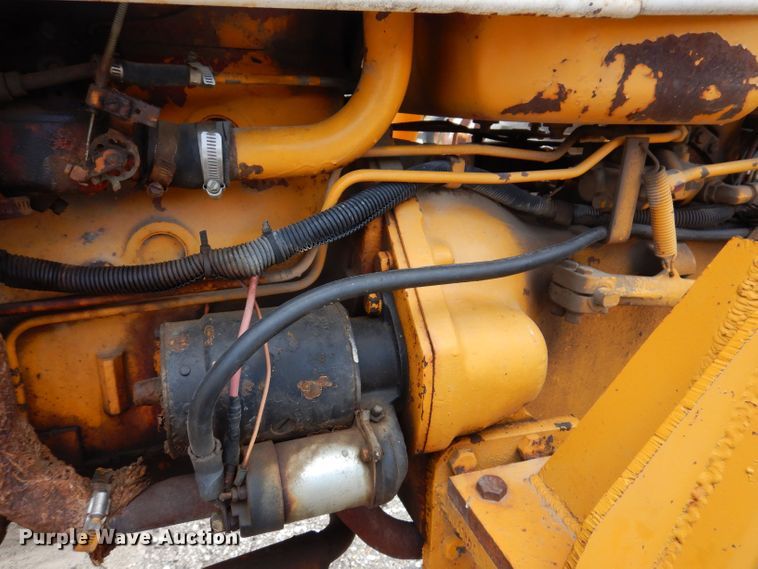 image for item KP9389 International 424  tractor