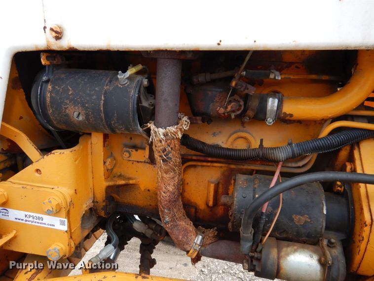 image for item KP9389 International 424  tractor