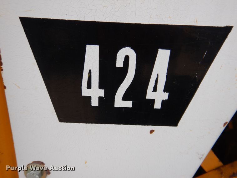 image for item KP9389 International 424  tractor