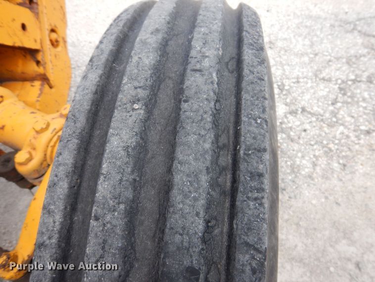 image for item KP9389 International 424  tractor