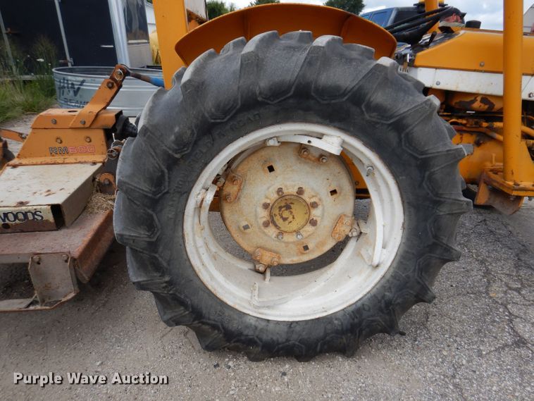 image for item KP9389 International 424  tractor