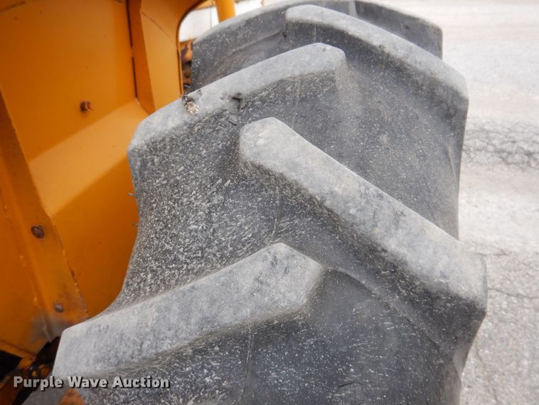 image for item KP9389 International 424  tractor