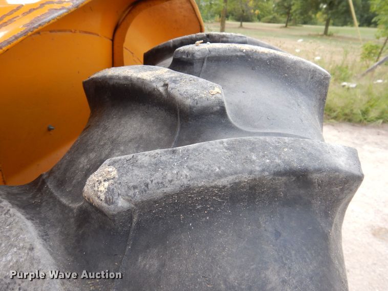 image for item KP9389 International 424  tractor