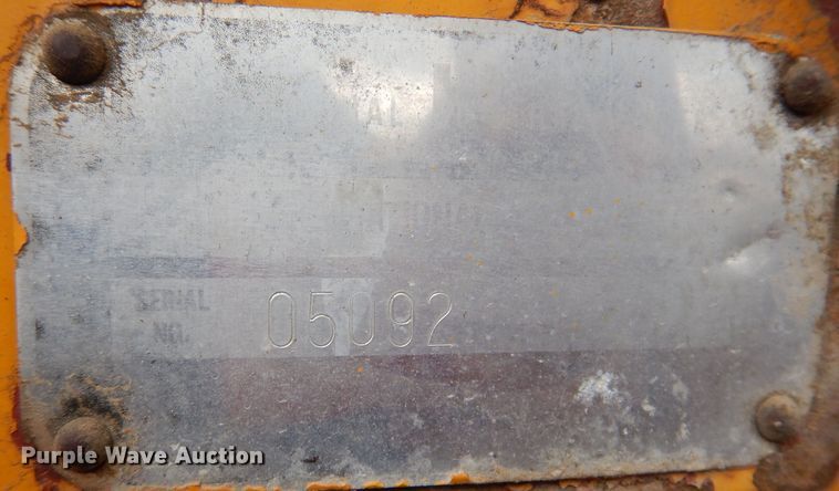 image for item KP9389 International 424  tractor