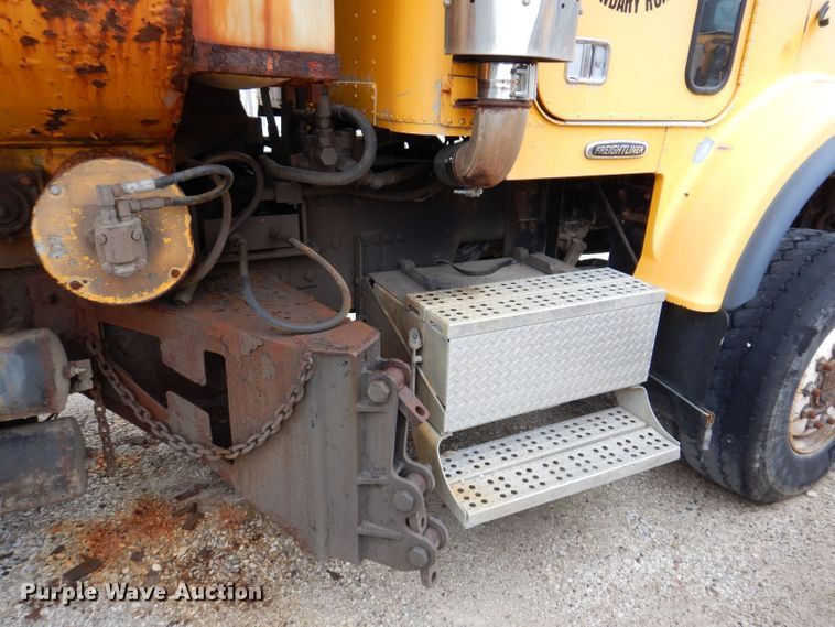 image for item KP9395 1999 Freightliner FL112  dump truck