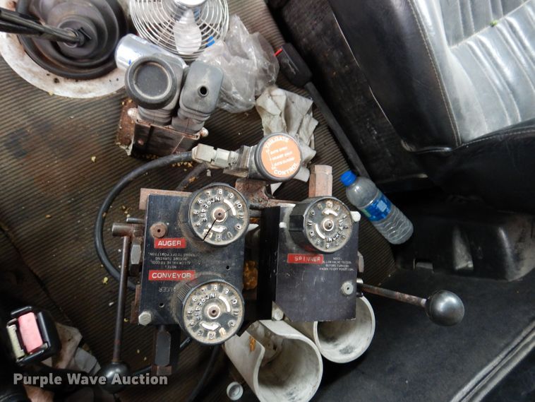 image for item KP9395 1999 Freightliner FL112  dump truck