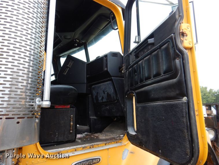 image for item KP9395 1999 Freightliner FL112  dump truck