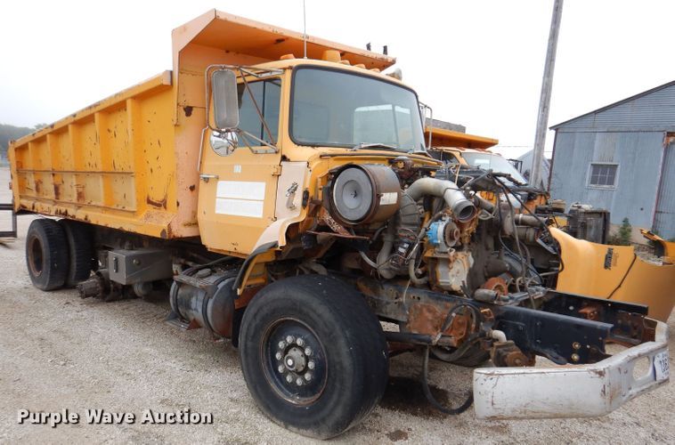 image for item KP9396 1988 Ford LTS9000  dump truck