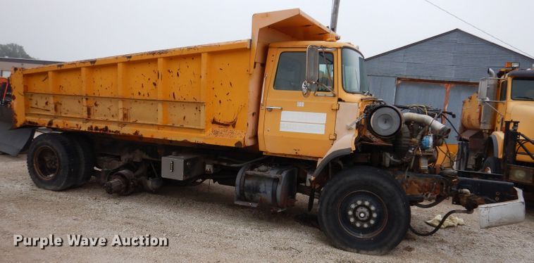 image for item KP9396 1988 Ford LTS9000  dump truck