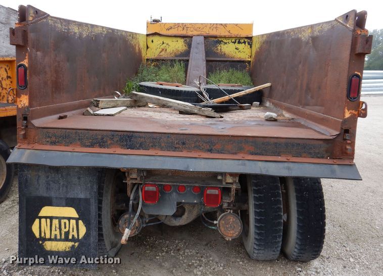 image for item KP9396 1988 Ford LTS9000  dump truck