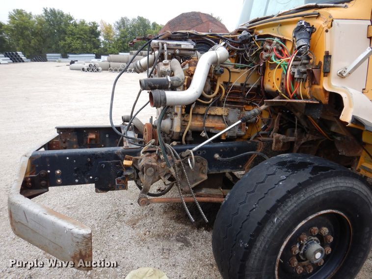 image for item KP9396 1988 Ford LTS9000  dump truck