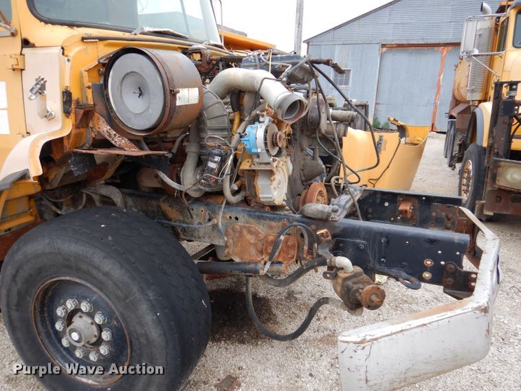 image for item KP9396 1988 Ford LTS9000  dump truck