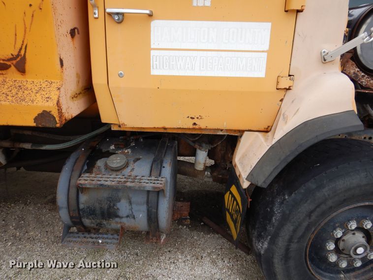 image for item KP9396 1988 Ford LTS9000  dump truck