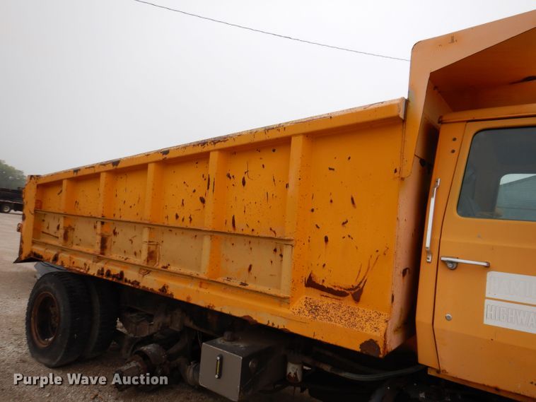 image for item KP9396 1988 Ford LTS9000  dump truck