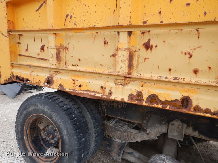 image for item KP9396 1988 Ford LTS9000  dump truck