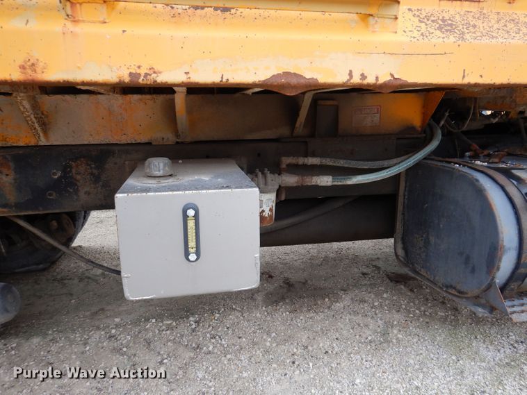 image for item KP9396 1988 Ford LTS9000  dump truck