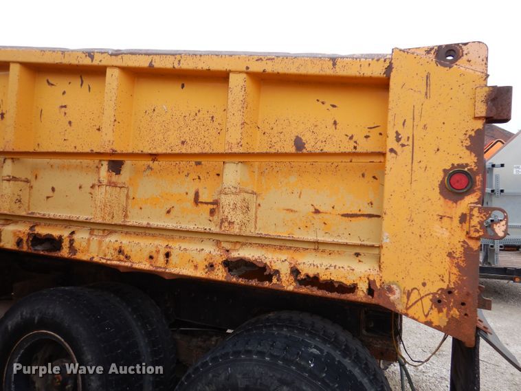 image for item KP9396 1988 Ford LTS9000  dump truck