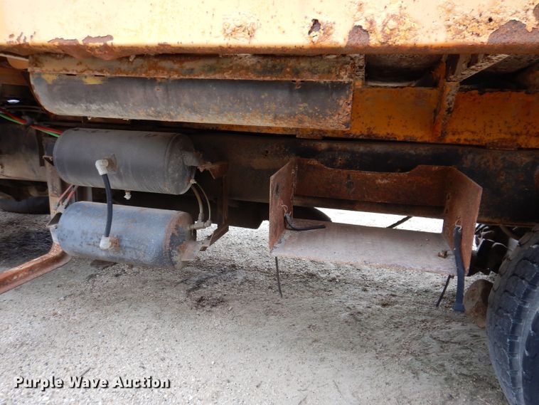 image for item KP9396 1988 Ford LTS9000  dump truck