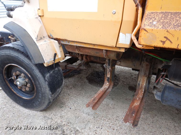 image for item KP9396 1988 Ford LTS9000  dump truck