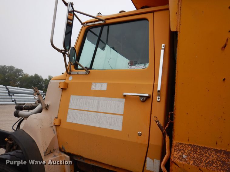 image for item KP9396 1988 Ford LTS9000  dump truck