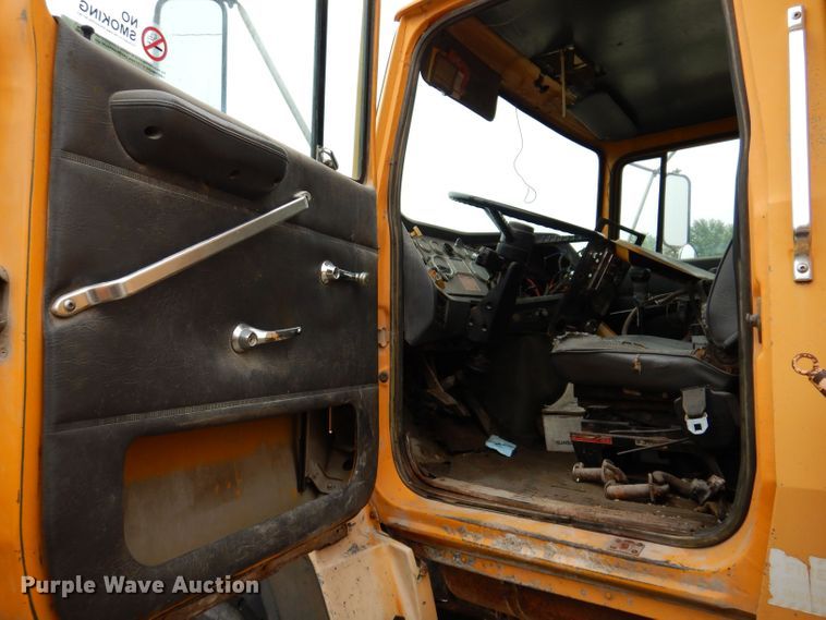 image for item KP9396 1988 Ford LTS9000  dump truck