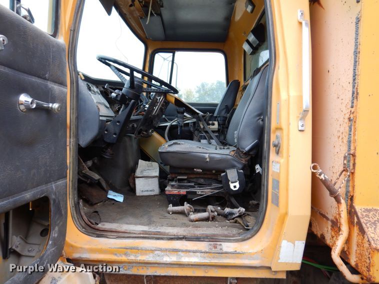 image for item KP9396 1988 Ford LTS9000  dump truck