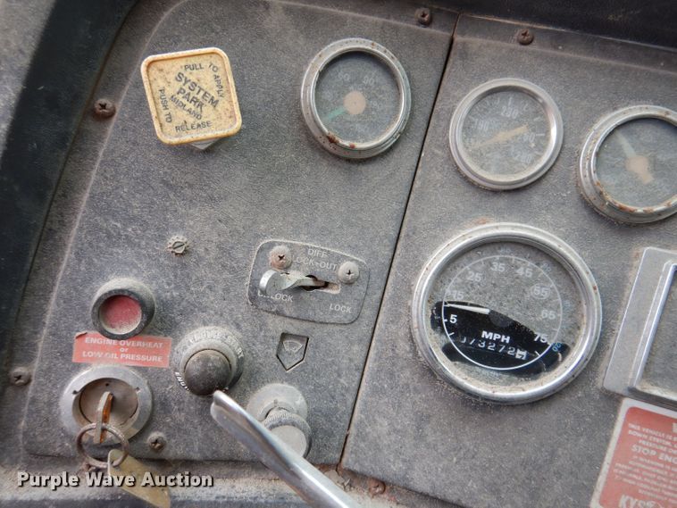 image for item KP9396 1988 Ford LTS9000  dump truck