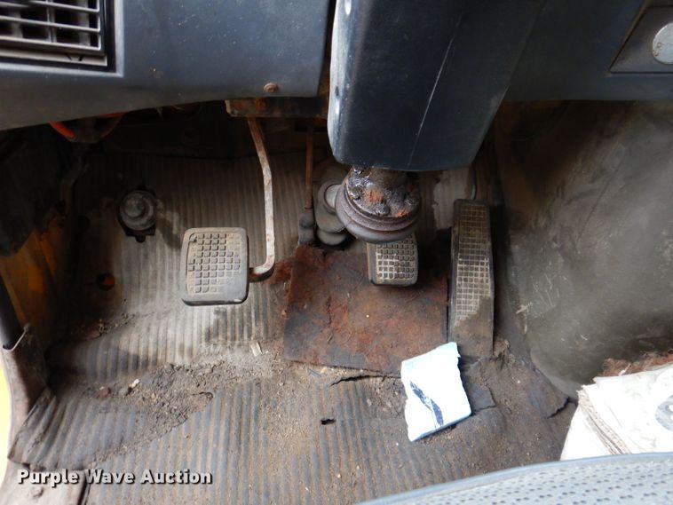 image for item KP9396 1988 Ford LTS9000  dump truck