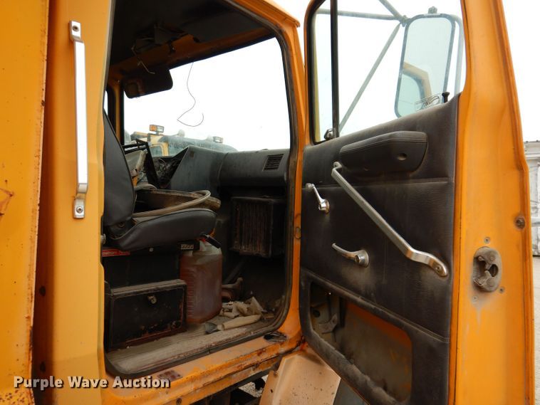image for item KP9396 1988 Ford LTS9000  dump truck