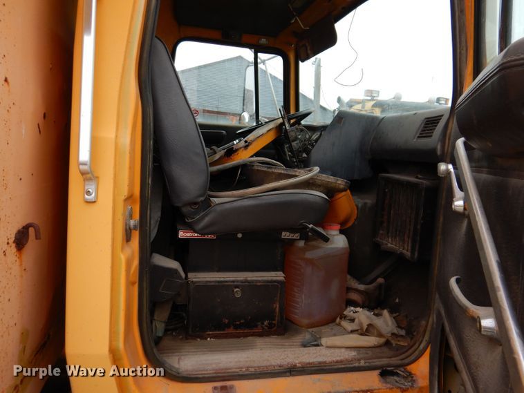image for item KP9396 1988 Ford LTS9000  dump truck