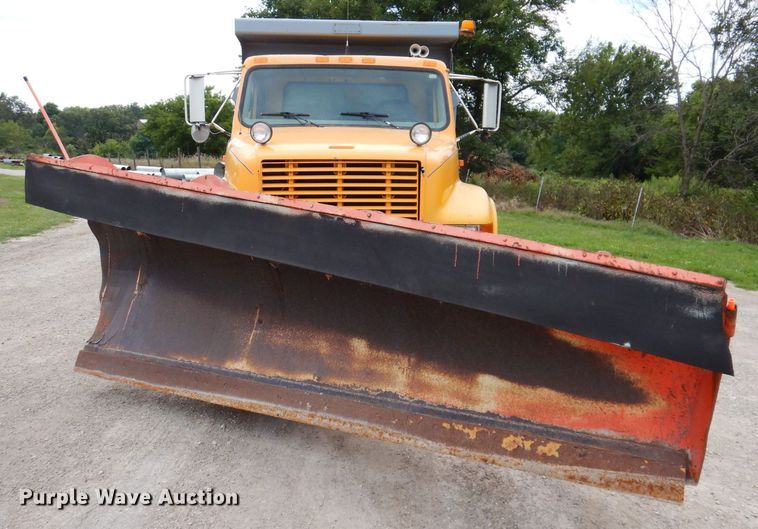 image for item KP9400 2001 International 4900  dump truck