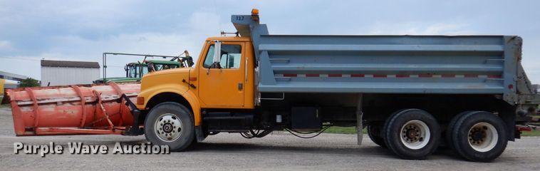 image for item KP9400 2001 International 4900  dump truck