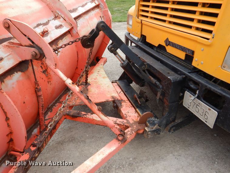 image for item KP9400 2001 International 4900  dump truck